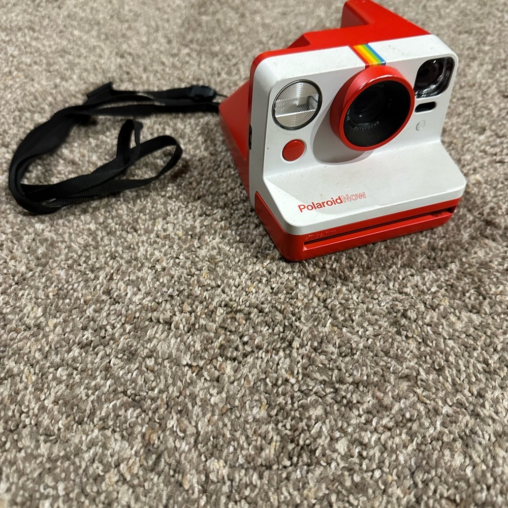 Polaroid Now Vibrant Red Instant Camera - Picture 3 of 16